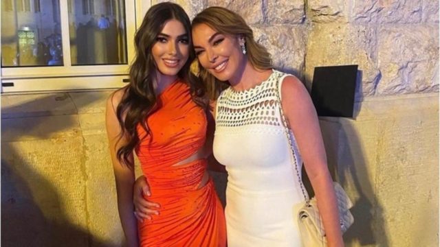 Λυδία Ευαγγελάτου: “Το μήλο κάτω από τη μηλιά” – “Καρυάτιδα” η κόρη της Τατιάνας Στεφανίδου – Οι πόζες και οι ευχές για το νέο έτος