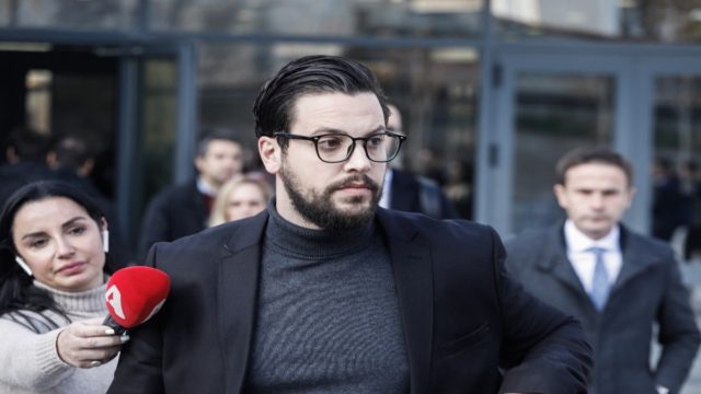 Αφήνει οριστικά πίσω τη Ρούλα Πισπιρίγκου: Νέα ζωή για τον Μάνο Δασκαλάκη – Αρραβωνιάστηκε τη σύντροφό του (video)