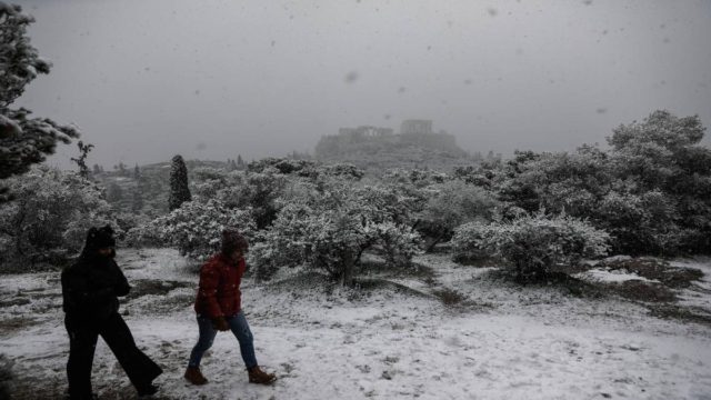 Βόμβα μεγατόνων από τα Μερομήνια: «Έρχονται χιόνια στα πεδινά της χώρας όταν δείτε…»
