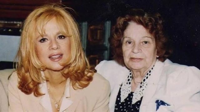 Σοκάρει η μητέρα της Αλίκης Βουγιουκλάκη: «Με τον Κώστα Σπυρόπουλο έκανε…»