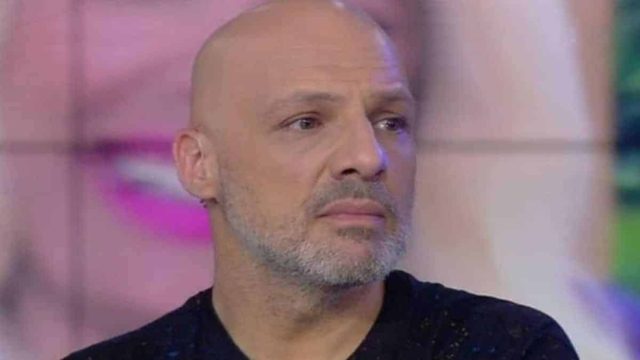«Είμαι σε σχέση με τον…»: Το παραδέχθηκε ο Νίκος Μουτσινάς!