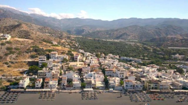 Αυτό είναι το ελληνικό χωριό που έχει λιακάδα 320 μέρες τον χρόνο (Video)