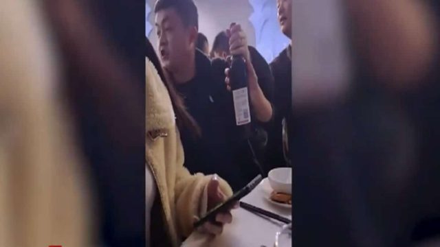 Νύφη κάλεσε στο γάμο της τους 5 πρώην της και τους έβαλε στο ίδιο τραπέζι – Μόλις δείτε την αντίδραση του γαμπρού θα “παγώσετε” (Video)