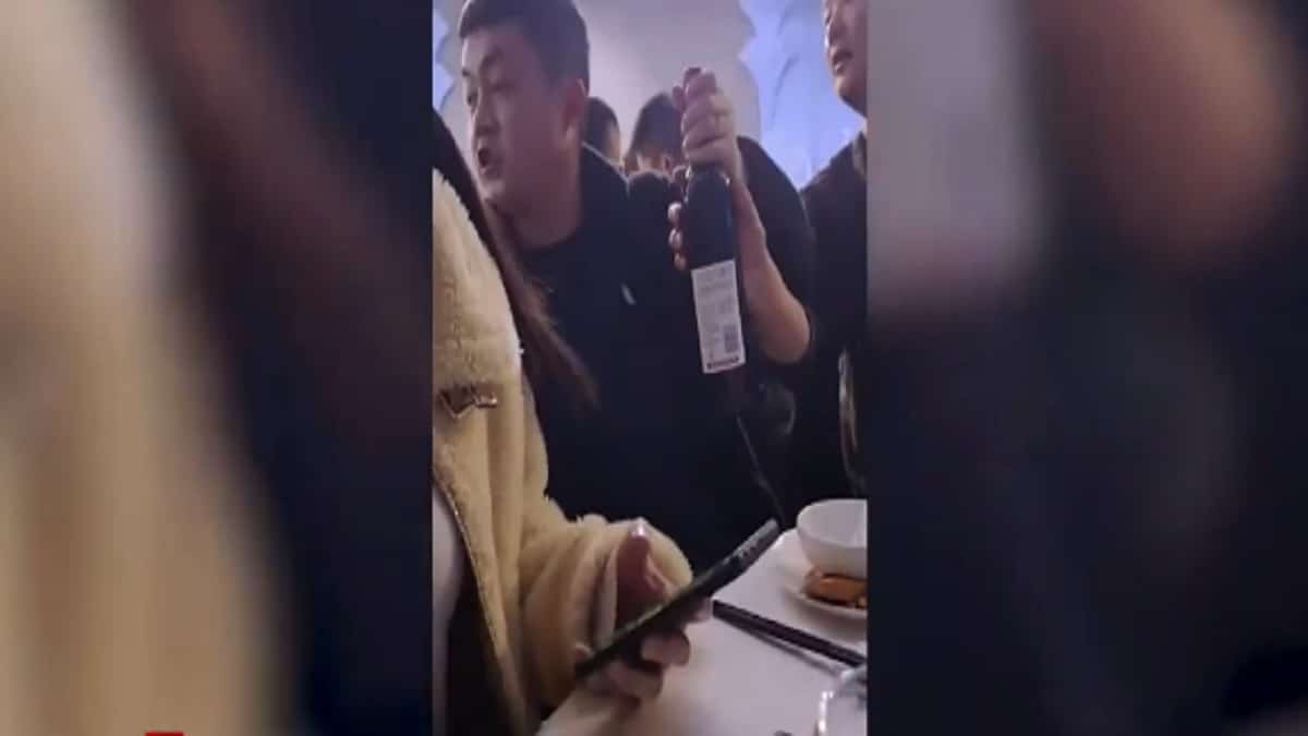 Νύφη κάλεσε στο γάμο της τους 5 πρώην της και τους έβαλε στο ίδιο τραπέζι – Μόλις δείτε την αντίδραση του γαμπρού θα “παγώσετε” (Video)