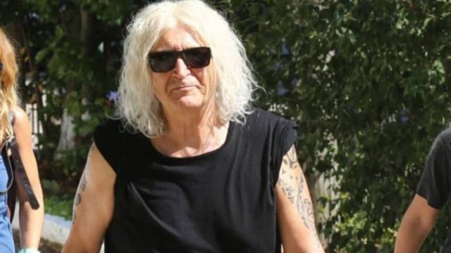 Δεν το περίμενε κανείς: «Είχα δει τον Νίκο Καρβέλα σε καφέ στην Κηφισιά και…»