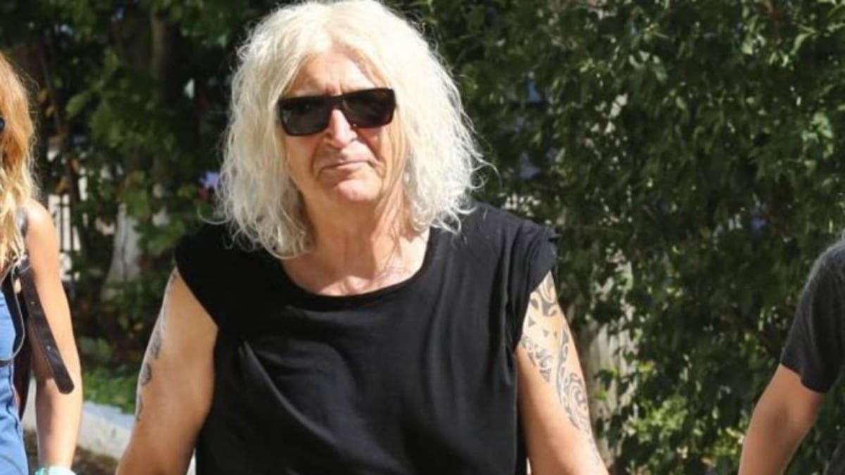 Δεν το περίμενε κανείς: «Είχα δει τον Νίκο Καρβέλα σε καφέ στην Κηφισιά και…»