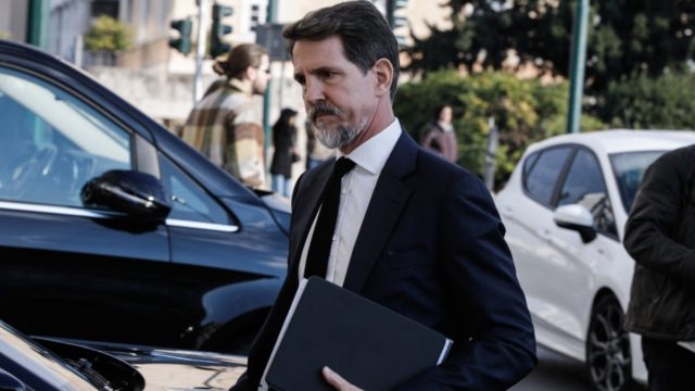 Παύλος Γλύξμπουργκ: Έφυγε για τη Νέα Υόρκη – Ποιες θα είναι οι επόμενες κινήσεις του