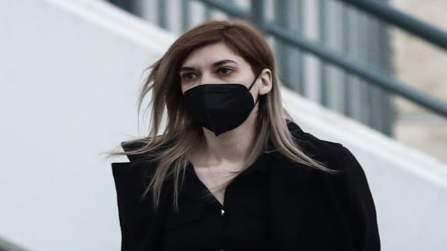Ρούλα Πισπιρίγκου: Διακοπή της δίκης για την Τετάρτη (11/1) – Πρώτος μάρτυρας ο Μάνος Δασκαλάκης (Video)