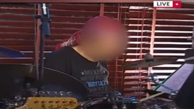 «Με άγγιξε και μου πίεσε το αιδοίο…» – Η φρικιαστική κατάθεση της δεύτερης κοπέλας που κατήγγειλε τον πρώην ντράμερ των Πυξ Λαξ (Video)
