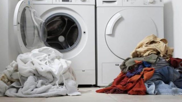 Δεν το γνώριζαν ούτε οι ειδικοί: Αυτός είναι ο λόγος που απαγορεύεται να πλένονται οι πετσέτες μαζί με τα ρούχα