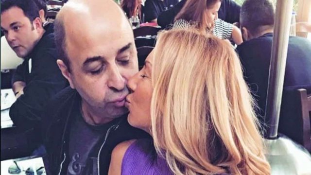 «Έχω μια οικογένεια που…»: Το είπε δημόσια για το γάμο του με την Έλενα Τσαβαλιά ο Μάρκος Σεφερλής