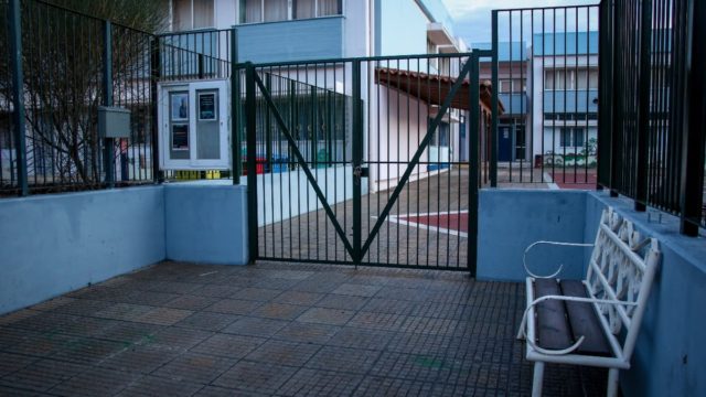 Σχολεία: Ανοίγουν κανονικά παρά το ανησυχητικό «κοκτέιλ» ιώσεων, γρίπης και κορωνοϊού – Το ξεκαθάρισμα Κεραμέως για τις απουσίες