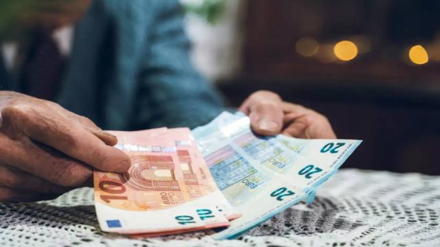 Ανατροπή με τις συντάξεις: Υπό εξέταση η επιστροφή των αναδρομικών – Ποιοι θα πάρουν σίγουρα αύξηση