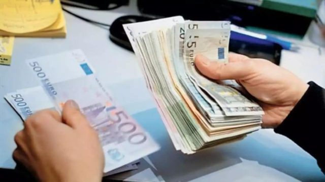«Κόψε-ράψε» με τις συντάξεις – Οι τυχεροί και οι άτυχοι των αυξήσεων