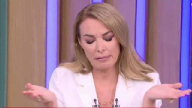 «Θα στα δώσω μωρή τα λεφτά, αλλά δεν θα ξαναπατήσεις το πόδι σου εδώ»  – «Κόκκαλο» η Τατιάνα Στεφανίδου (Video)