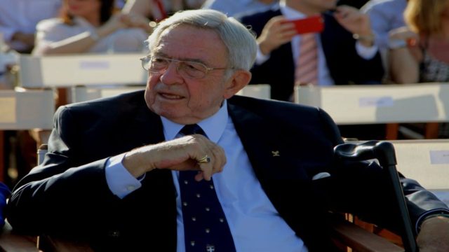 Τέως βασιλιάς Κωνσταντίνος: Θα ταφεί στο Τατόι ως ιδιώτης – Τι αποφασίστηκε στη σύσκεψη στο Μαξίμου