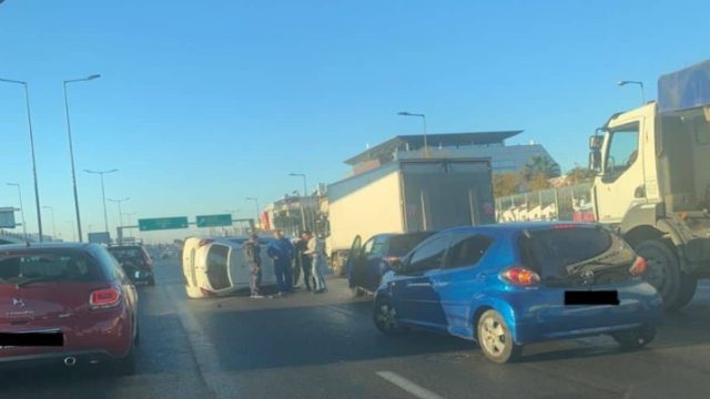 Σοκαριστικό τροχαίο στον Κηφισό: Αναοδογύρισε ΙΧ