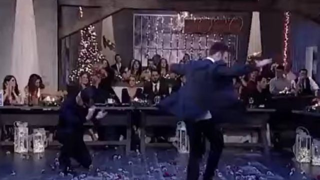Το συγκλονιστικό ζεϊμπέκικο της Πρωτοχρονιάς, που έκανε τον Σπύρο Παπαδόπουλο να παραληρεί