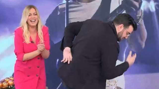“Σείστηκε” η γη: Το ζεϊμπέκικο του Σταύρου Βαρθαλίτη που “γκρέμισε” το πλατό