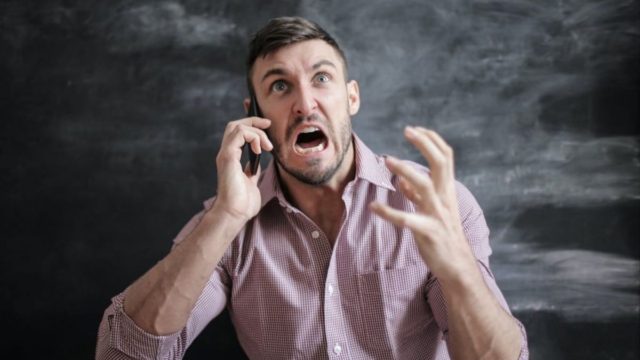 Μια σου κουβέντα και τα κάνουν όλα «λαμπόγυαλο»: Τα 7 ζώδια που νευριάζουν πανεύκολα