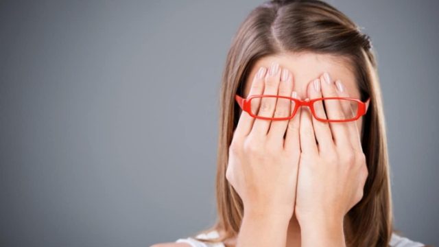 «Κοκκινίζουν» με το παραμικρό: Αυτά είναι τα 5 πιο ντροπαλά ζώδια