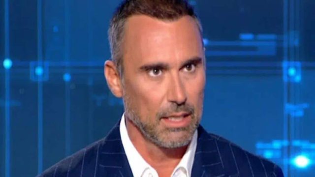 “Γ@@@ε το σύμπαν…”: “Σίφουνας” ο Γιώργος Καπουτζίδης – Τα είπε χύμα