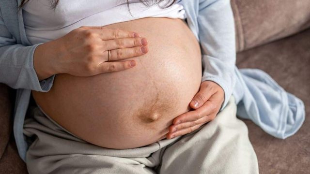 Έγκυος απαθανατίζει την κοιλιά της όταν κουνιέται το μωρό – Η εικόνα θα σας κάνει να “παγώσετε”