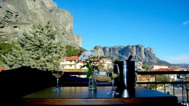 Theatro Hotel Odysseon: Το «μαγικό» ξενοδοχείο στην Καλαμπάκα που εμπνέεται από τα πιο γνωστά θεατρικά έργα όλων των εποχών