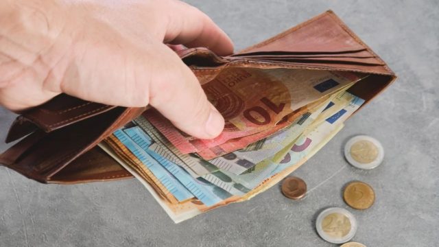 Έκτακτη πληρωμή για τους πολίτες – Ποιοί θα δουν νωρίτερα χρήματα στα ATM;