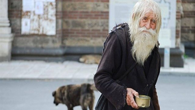 Πέθανε στα 103 ο «παππούς Ντόμπρι» που συγκέντρωνε χρήματα και τα έδινε στις εκκλησίες
