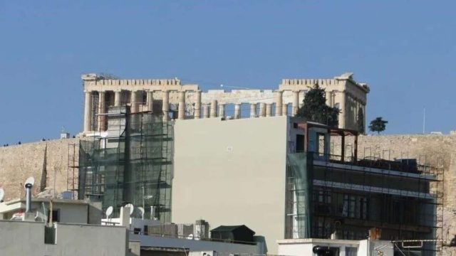 Ο Ευμορφίδης της Coco-mat απαντά για το ξενοδοχείο που κρύβει την Ακρόπολη! Καταγγέλλει «κρατική αυθαιρεσία»