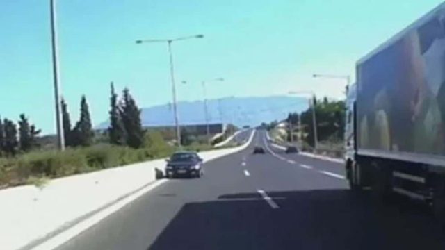 Γιαγιά 91 ετών οδηγούσε ανάποδα στην εθνική οδό, προκάλεσε τροχαίο και το έσκασε