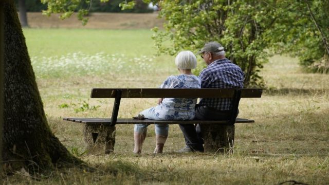 «Σκάει» παραδάκι από την κυβέρνηση: Διπλή ενίσχυση των συνταξιούχων τον Μάρτιο – Ποιοι θα λάβουν 200 ευρώ, ποιοι 300 (Video)