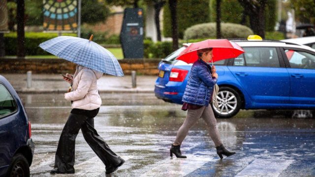Καιρός σήμερα 14/2: Βροχές και χιονοπτώσεις ακόμη μία ημέρα – “Συναγερμός” Αρναούτογλου, Μαρουσάκη και Σούζη