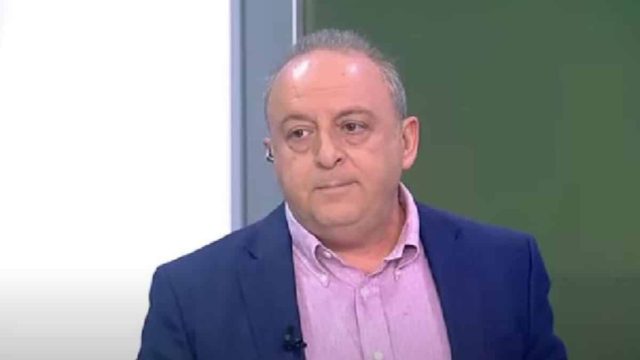 «Τα χέρια του πατέρα μου ήταν γεμάτα αίμα» – Η ανατριχιαστική ιστορία του Δημήτρη Καμπουράκη με αφορμή τον σεισμό στην Τουρκία (Video)