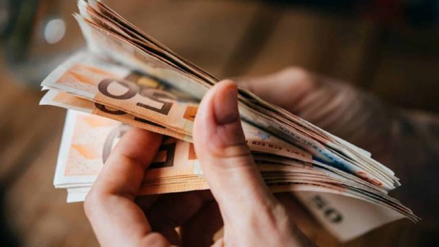 Επίδομα “όαση” στα ATM – Παράταση για άλλους 3 μήνες