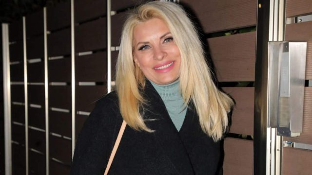 «Μάσε το μαλλί γιατί ούτε 5 λεπτά δεν θα αντέξεις!» – Σάλος με το τι φόρεσε η Ελένη Μενεγάκη στο γυμναστήριο