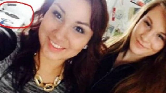 21χρονη ανέβασε μία selfie με την φίλη της – Μoλις την πρόσεξαν καλύτερα κάλεσαν αμέσως την αστυvομία