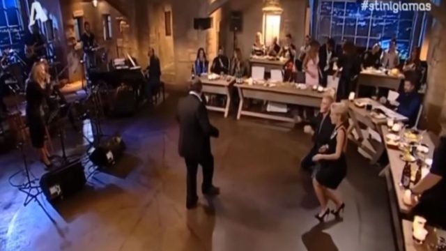 To πιο αντρίκειο ζεϊμπέκικο πασίγνωστου Έλληνα τραγουδιστή που “έγραψε ιστορία”!
