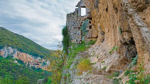 Παλαιά Μονή Φιλοσόφου: Η «Ιερή χρονοκάψουλα» της Ελλάδας που προκαλεί δέος