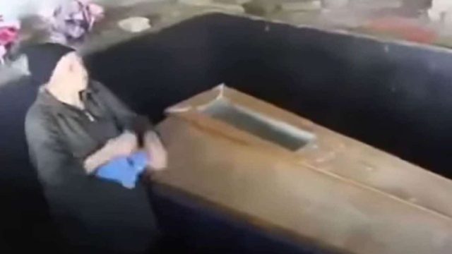 80χρονη γιαγιά έχει στο υπόγειο του σπιτιού της ένα φέρετρο – Η συνέχεια σοκάρει