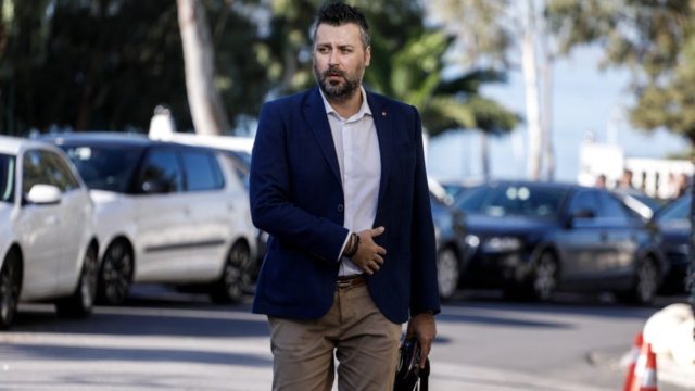 Χάρις Δαμιανού: Αυτή είναι η άγνωστη σύζυγος του Γιάννη Καλλιάνου – Με τι ασχολείται (photos)