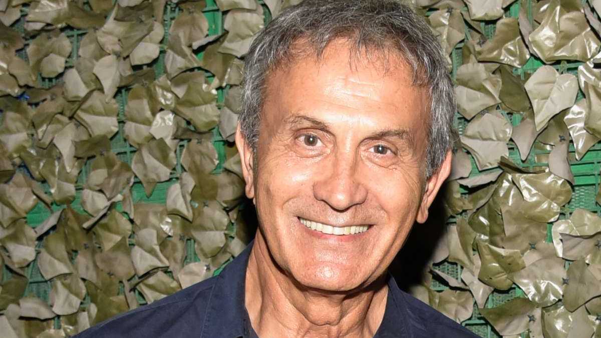«Φωτιά» οι αποκαλύψεις του Γιώργου Νταλάρα: «Με παίρνανε επτά χρονών παιδάκι…»