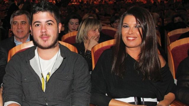 «Φωτιά» οι αποκαλύψεις από το γιο της Σοφίας Αλιμπέρτη: «Η μητέρα μου απέχει από τη δημοσιότητα και…»