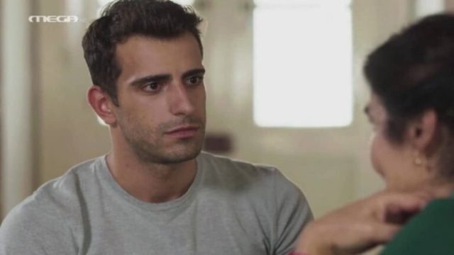 Η Γη της Ελιάς: «Ρε θα σε σκοτώσω με τα ίδια μου τα χέρια» – Ο Αλέξης πάει να πνίξει τη μάνα του!