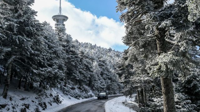 Καιρός σήμερα 4/2: Έρχεται… με φόρα η «Μπάρμπαρα» – Χιόνια μέχρι το κέντρο της Αθήνας και πολικό ψύχος