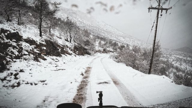 Καιρός σήμερα 6/2: Η «Μπάρμπαρα» δείχνει… τα δόντια της στην Αττική και μέχρι τα νησιά – Νέα έκτακτη προειδοποίηση για χιόνια-παγετό και «κολλημένα» τα ΜΜΜ στα αμαξοστάσια