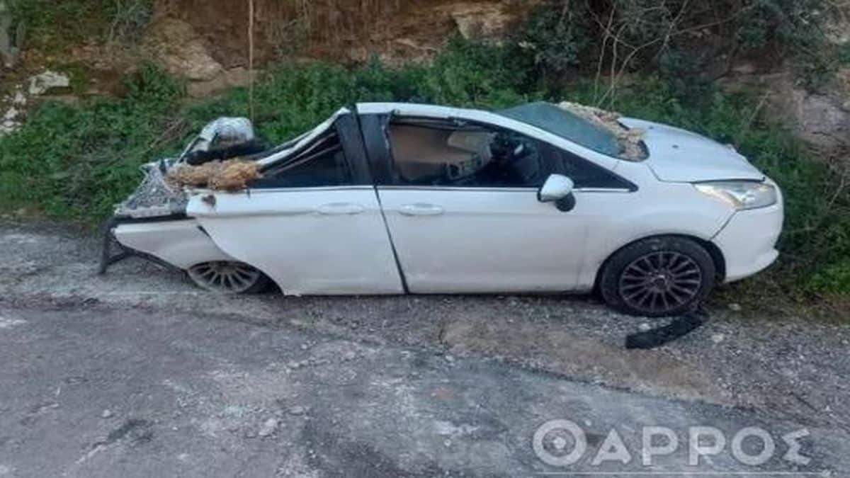 Βράχος καταπλάκωσε αυτοκίνητο στην Καλαμάτα – Ετοιμαζόταν να μπει στο όχημα η οδηγός με το παιδί της