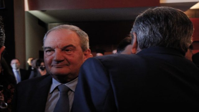 Κώστας Καραμανλής: Το παρασκήνιο της απόφασης να μην είναι υποψήφιος – Το κλίμα  στην τηλεφωνική επικοινωνία με Μητσοτάκη και τι συμφώνησαν (Video)