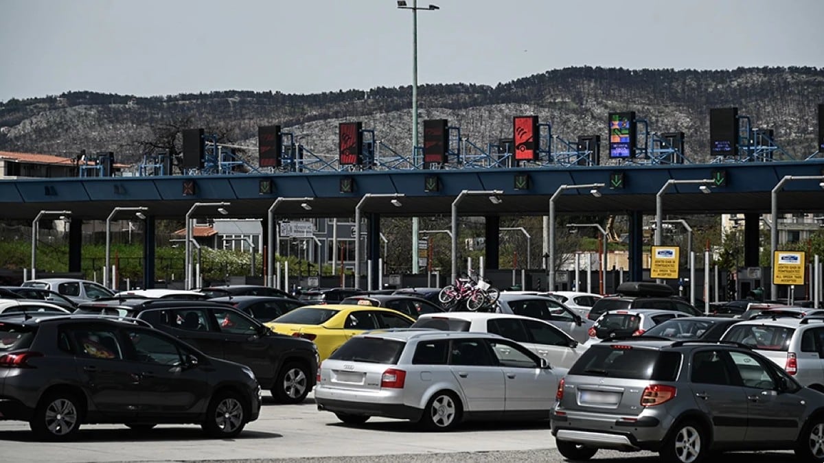 Ο τελευταίος να κλείσει την πόρτα: Σε πλήρη εξέλιξη η έξοδος των εκδρομέων για την Καθαρά Δευτέρα – Ανά 3′ λεωφορεία για Πάτρα! Σε ισχύ η απαγόρευση για τα φορτηγά (Video)